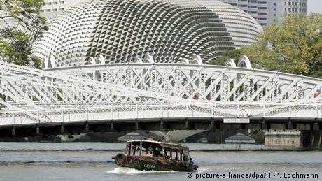 Singapore Esplanade Theatres on the Bay (picture-alliance/dpa/H.-P. Lochmann)