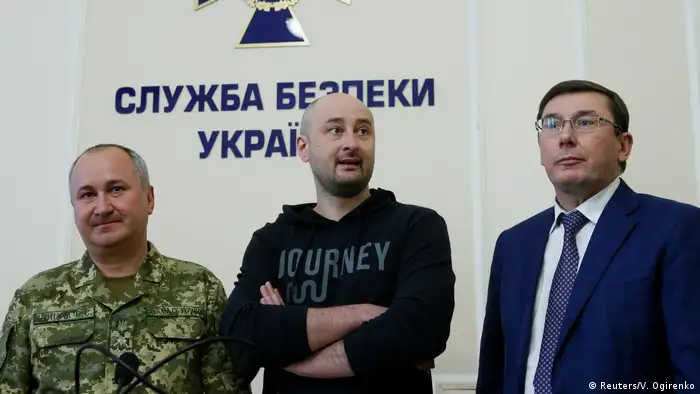 Ukraine Journalist Arkadi Babtschenko PK in Kiew | mit Lutsenko & Grizak