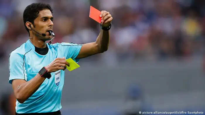 Referee Fahad Al Mirdasi with red and yellow cards in his hands (picture-alliance/augenklick/firo Sportphoto)