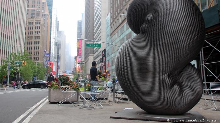 USA New York - Skulpturen aus alten Aufzügen