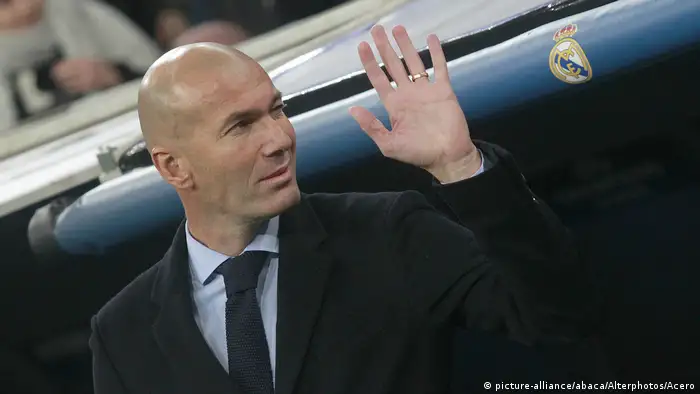 Real Madrid Trainer Zinedine Zidane (picture-alliance/abaca/Alterphotos/Acero)