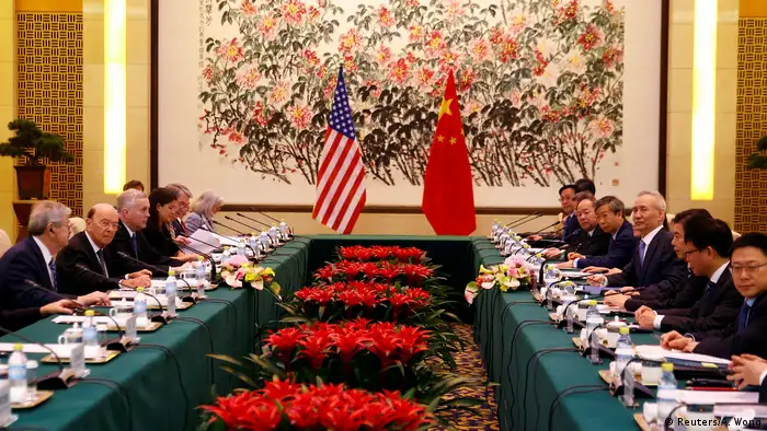 China | Chinas Stellvertrender Minsterpräsident He trifft US-Handelsminister Ross