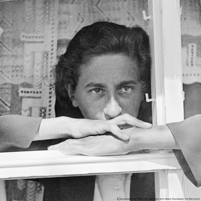 Anni Albers: Celebrating a Bauhaus pioneer – DW – 06/08/2018