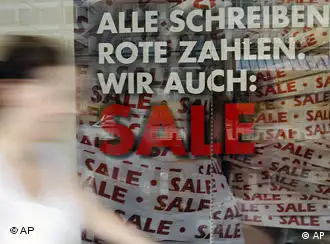 为刺激消费，德国的商家纷纷贴出打折的广告