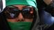 Anhängerin der iranischen Opposition mit Sonnenbrille und grünem Stoff vermummt (Foto: AP) Anhängerin der iranischen Opposition mit Sonnenbrille und grünem Stoff vermummt (Foto: AP)