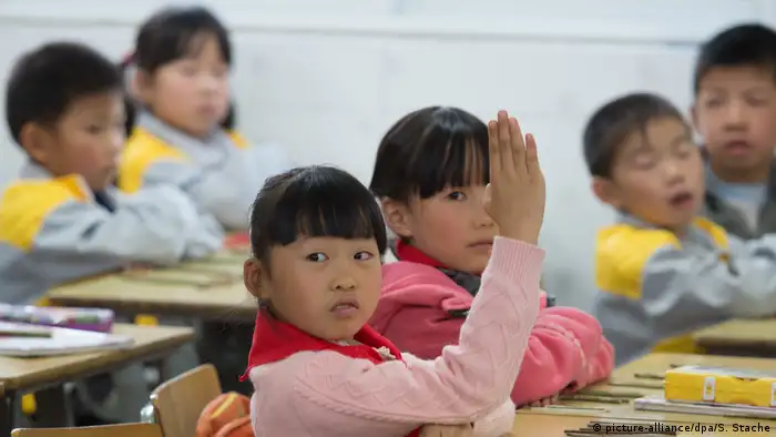 China Kinder lernen in der Schule