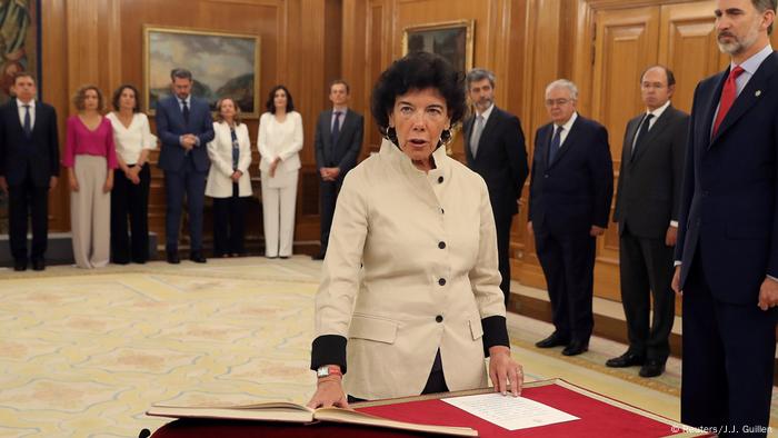 Spanien Ministerinnen im neuen Kabinett Isabel Celaa (Reuters/J.J. Guillen)