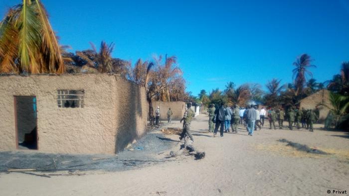 Mosambik, Macomia: Mucojo village had houses destroyed by armed groups
