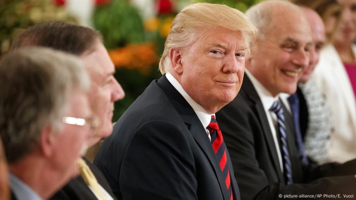 Donald Trump in Singapur (picture-alliance/AP Photo/E. Vucci)
