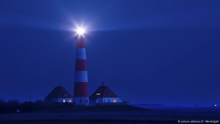 Symbolbild, Wörter der Woche: Leuchtturm (picture-alliance/D. Mendzigall)