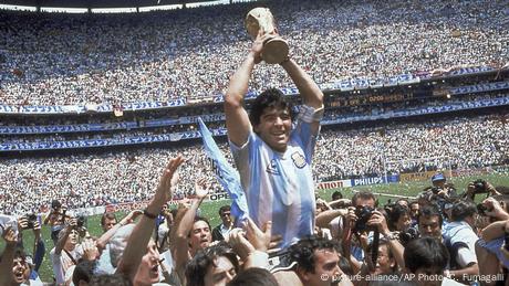 Argentinien Trauert Um Diego Armando Maradona Welt Dw 26 11 2020