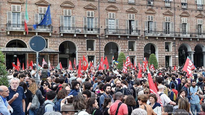 Italien Turin - Proteste wegen Schiff mit Migranten das in Internationalen Gewässern fest sitzt