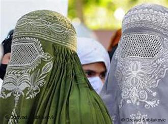 Frauen mit Burkas Foto: Dzevad Sablikovacs)