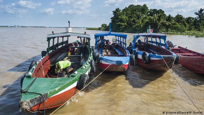 Südafrika, Suriname: Bunte Fischerboote