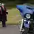 Дональд Трамп и вице-президент Майк Пенс 2 февраля 2017 года осматривают новую модель Harley-Davidson