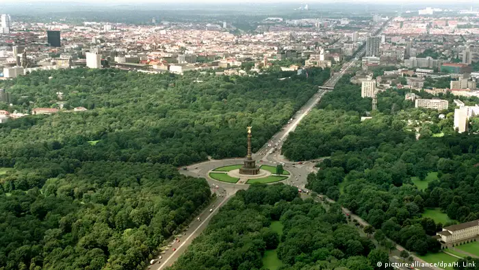 Berlin - egessäule mit der acht Meter hohen vergoldeten Göttin Victori