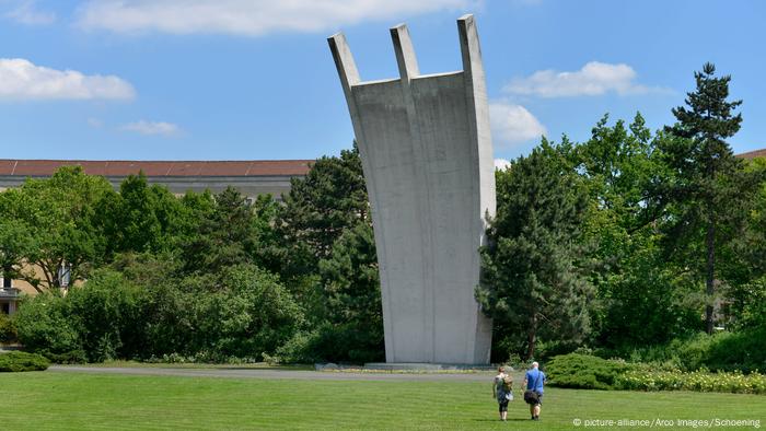 Berliner Luftbrücke - Luftbrueckendenkmal (picture-alliance/Arco Images/Schoening)