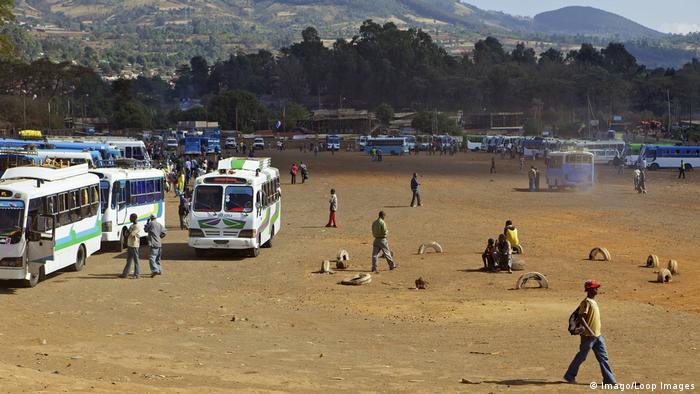 Bus stop in southern Ethiopia (Imago/Loop Images)
