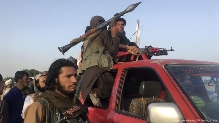 Afghanistan Taliban in der Provinz Nangarhar (picture-alliance/AP Photo/R. Gal)