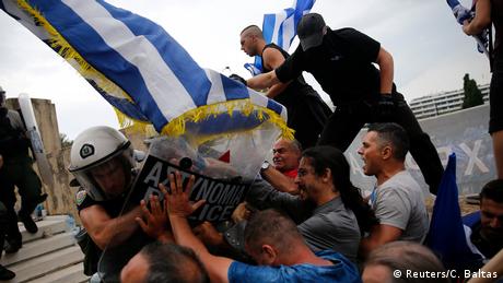 Griechenland Protesten vor Parlament (Reuters/C. Baltas)