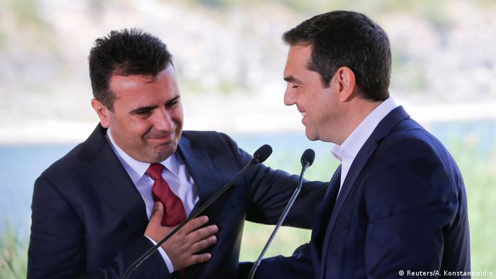 Griechenland - Alexis Tsipras und Zozan Zaev (Reuters/A. Konstantinidis)