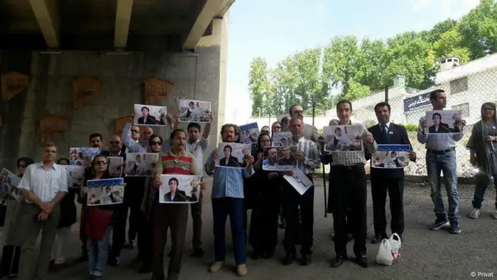 Iran Teheran - Protest gegen Verhaftung von Nasrin Sotoudeh vor Ewin Gefängnis