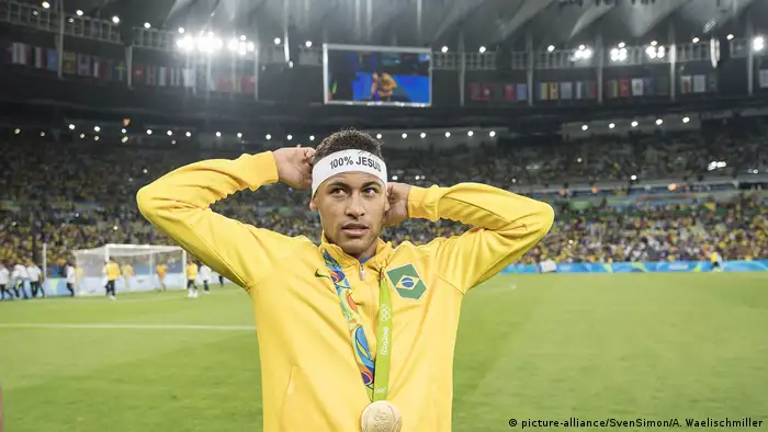  Neymar im brasilianischen Trikot (picture-alliance/SvenSimon/A. Waelischmiller)