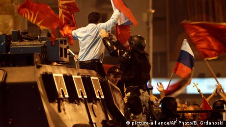 Mazedonien Proteste in Skopje (picture-alliance/AP Photo/B. Grdanoski)