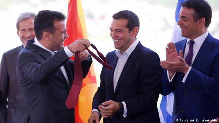 Mazedonien Griechenland Namensstreit beigelegt Zaev und Tsipras (Reuters/A. Konstantinidis)