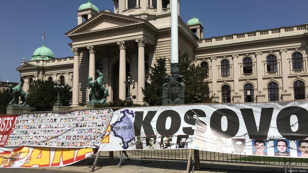  Kosovo Belgrad Graffiti-Banner-Botschaften