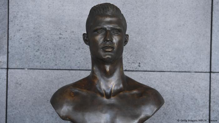 Maligned Ronaldo statue replaced at Madeira airport | News | DW | 18.06