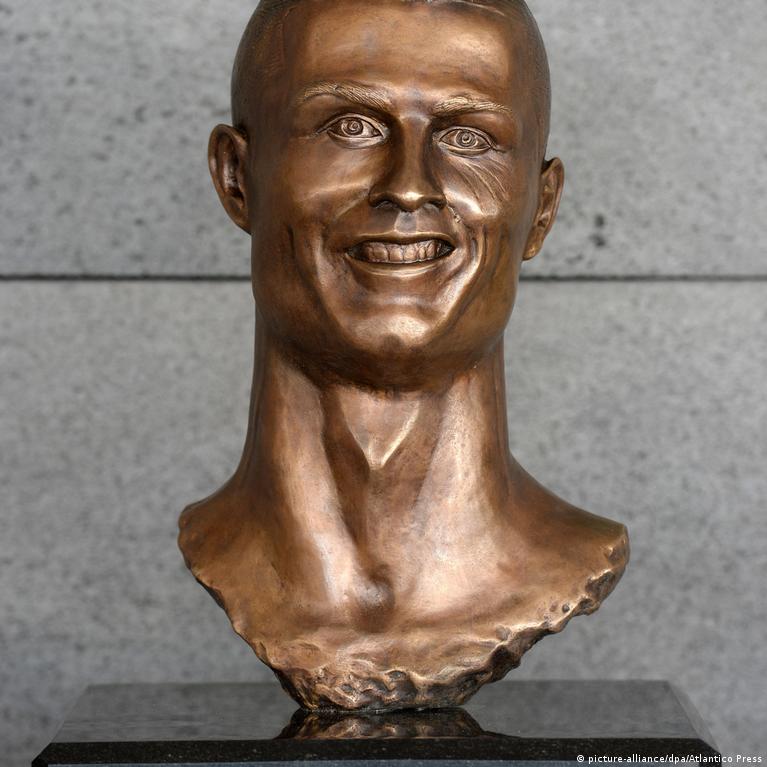 Ridiculed Ronaldo statue replaced – DW – 06/18/2018