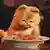 Garfield vor einem Pastateller, Filmstill aus Garfield 2 Originaltitel: Garfield: A Tail of Two Kitties