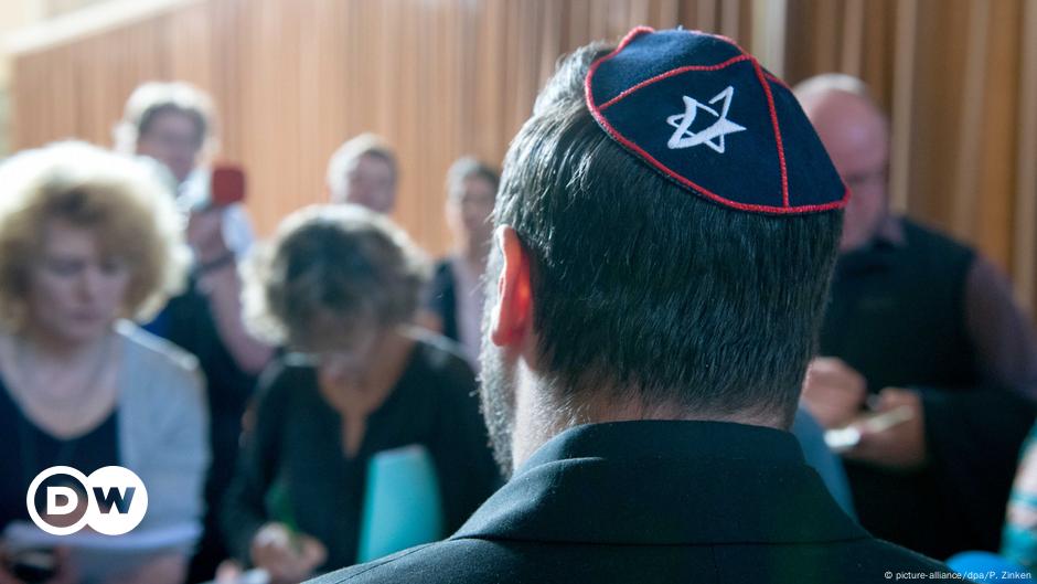 Syrian admits to assault on man wearing kippah – DW – 06/19/2018