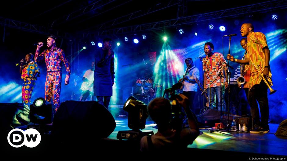 Politics, music mix at Nigeria's Afropolitan Vibes festival – DW – 06 ...