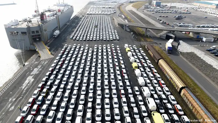 Сотни автомобилей Volkswagen в порту Эмдена