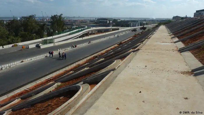  Mosambik Längste Hängebrücke verbindet Maputo und Catembe (DW/R. da Silva)