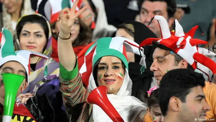 Iran lässt Frauen zum Public-Viewing ins Azadi Stadion