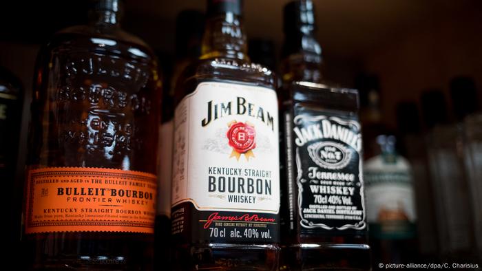 Бутылки с американским виски