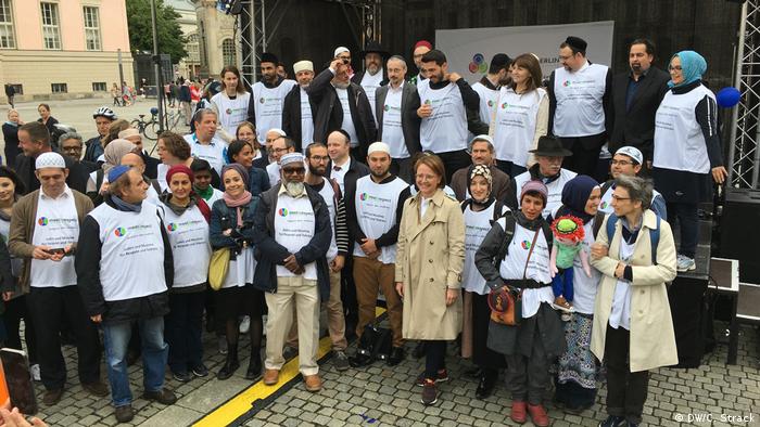 Meet2resepct-Demo in Berlin Juden und Muslime radeln gemeinsam