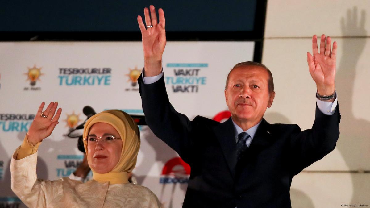 AKP'nin seçim stratejisi Önce 20 yıl, sonra vaatler DW 11.08.2022 AKP'nin seçim stratejisi Önce 20 yıl, sonra vaatler DW 11.08.2022