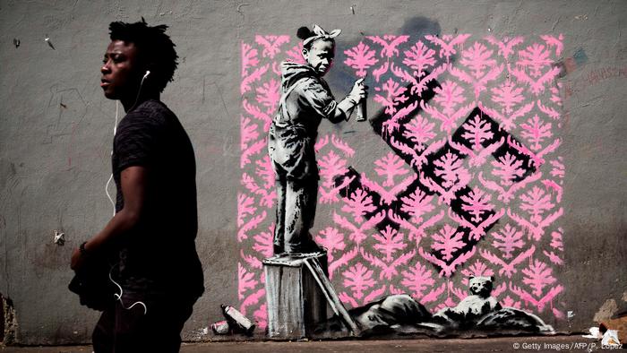 Banksy Confirms Authorship Of Provocative Paris Mural Blitz Arts Dw 28 06 2018