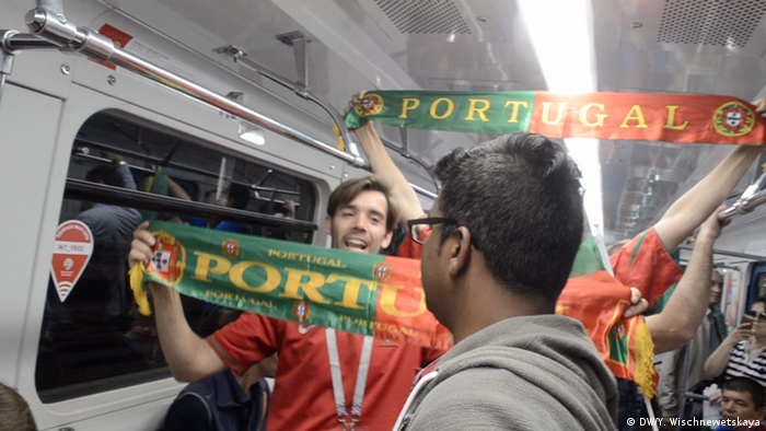 Португальские болельщики в московском метро