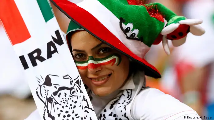 In ihrer Heimat dürfen sie nicht ins Fußballstadion. Umso mehr genießen es die weiblichen Fans aus dem Iran bei der WM in Russland. Vielleicht öffnet das ja den Mullahs endlich die Augen. 