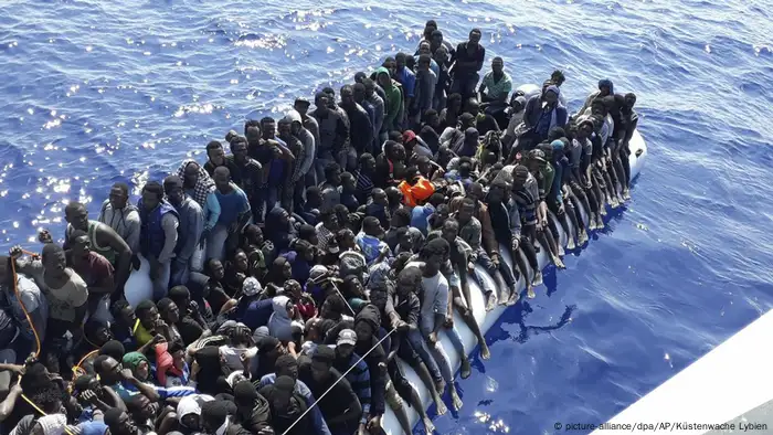 Migration aus Afrika in der Nähe der Stadt Gohneima, Lybien (picture-alliance/dpa/AP/Küstenwache Lybien)