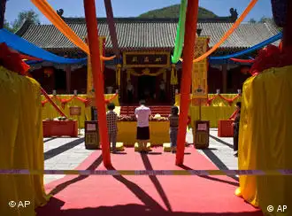 祈求日子平安：北京云居寺的进香者