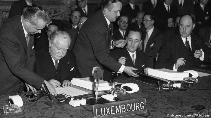 Foreign Minister of Luxembourg Joseph Bech, with pen, signs Euratom and Common Market Agreement, in Rome, Italy, on March 25, 1957. Next to him preparing to sign is Under-Secretary for Foreign Affairs for Luxembourg Albert Schaus and far right is Dutch Foreign Minister Joseph Luns (picture-alliance/AP Images)