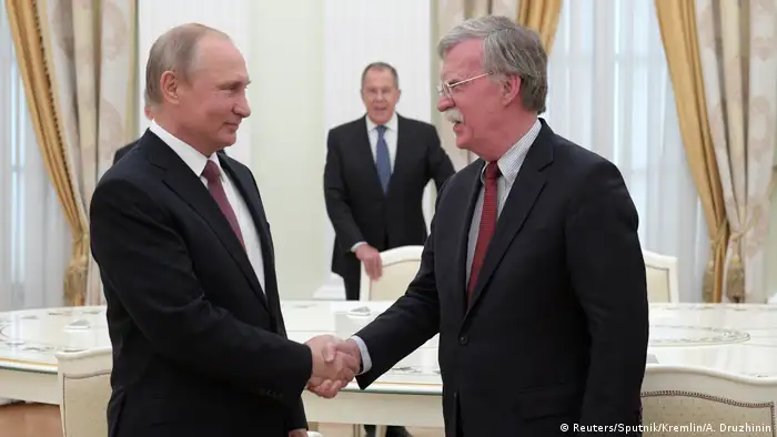 Russland Wladimir Putin & US-Sicherheitsberater John Bolton