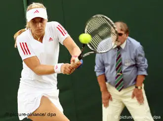 Für Sabine Lisicki ist Wimbledon 2009 beendet (Quelle: dpa)