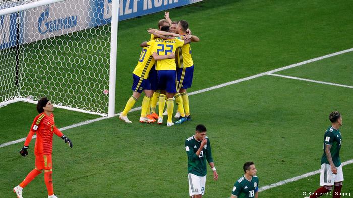 FIFA Fußball-WM 2018 in Russland | Mexiko vs Schweden | Jubel Schweden (0:3) (Reuters/D. Sagolj)